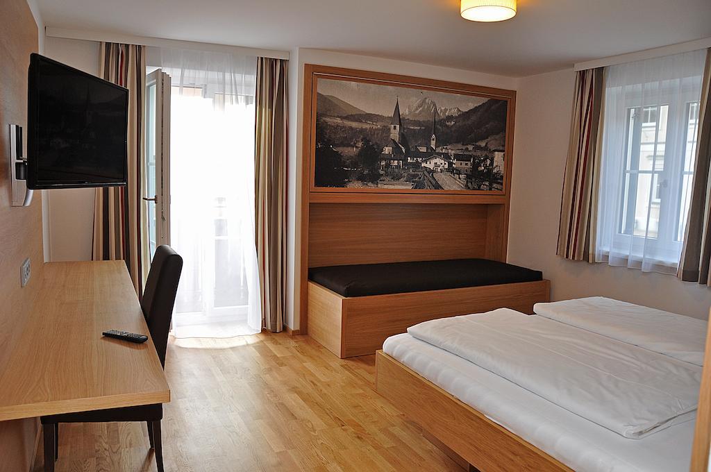 Hotel Gasthof Tirolerwirt Бишофсхофен Стая снимка