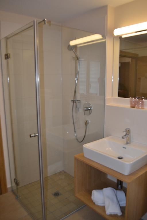 Hotel Gasthof Tirolerwirt Бишофсхофен Стая снимка