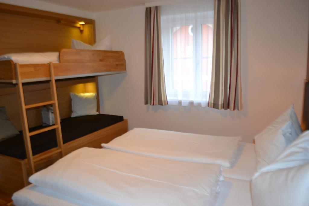 Hotel Gasthof Tirolerwirt Бишофсхофен Стая снимка